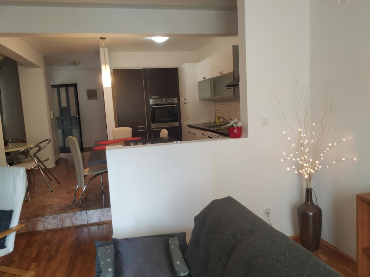 Apartmani Deleut Novi Vinodolski Exterior photo