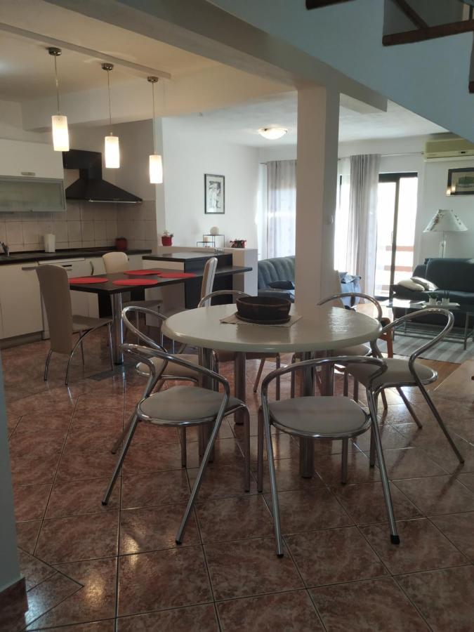 Apartmani Deleut Novi Vinodolski Exterior photo