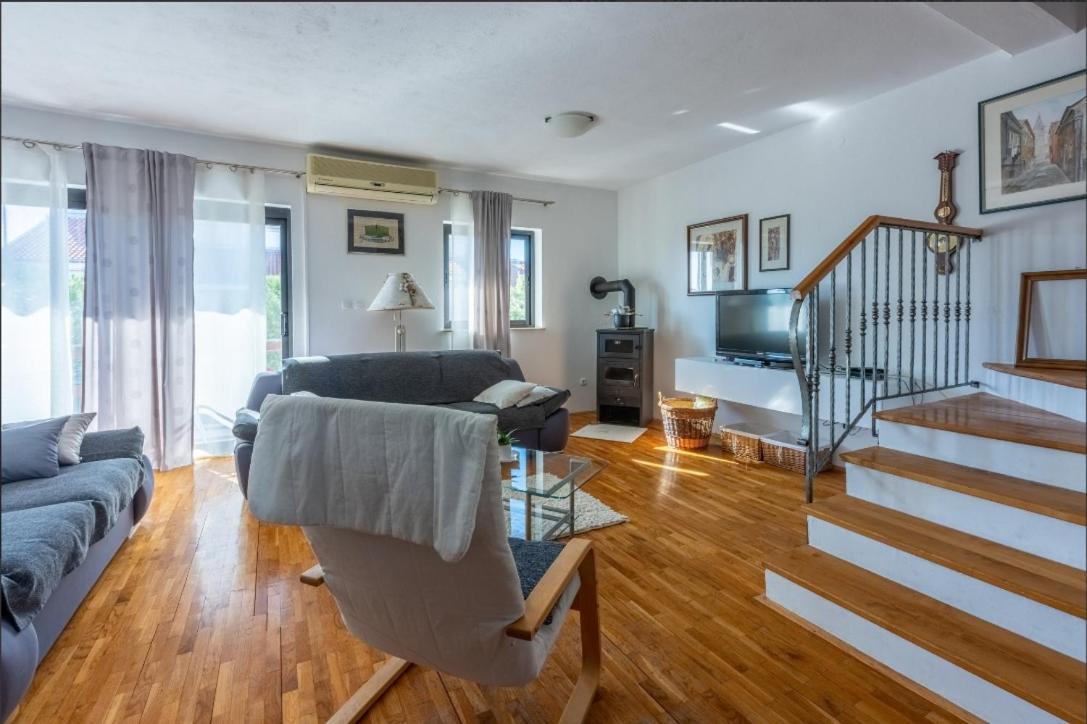 Apartmani Deleut Novi Vinodolski Exterior photo